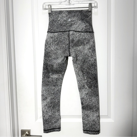 Lululemon Wunder Under Crop (Hi-Rise) Luon Spray Jacquard White Black Leggings 4 - Picture 6 of 13
